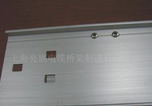 如何延缓金属桥架的老化？